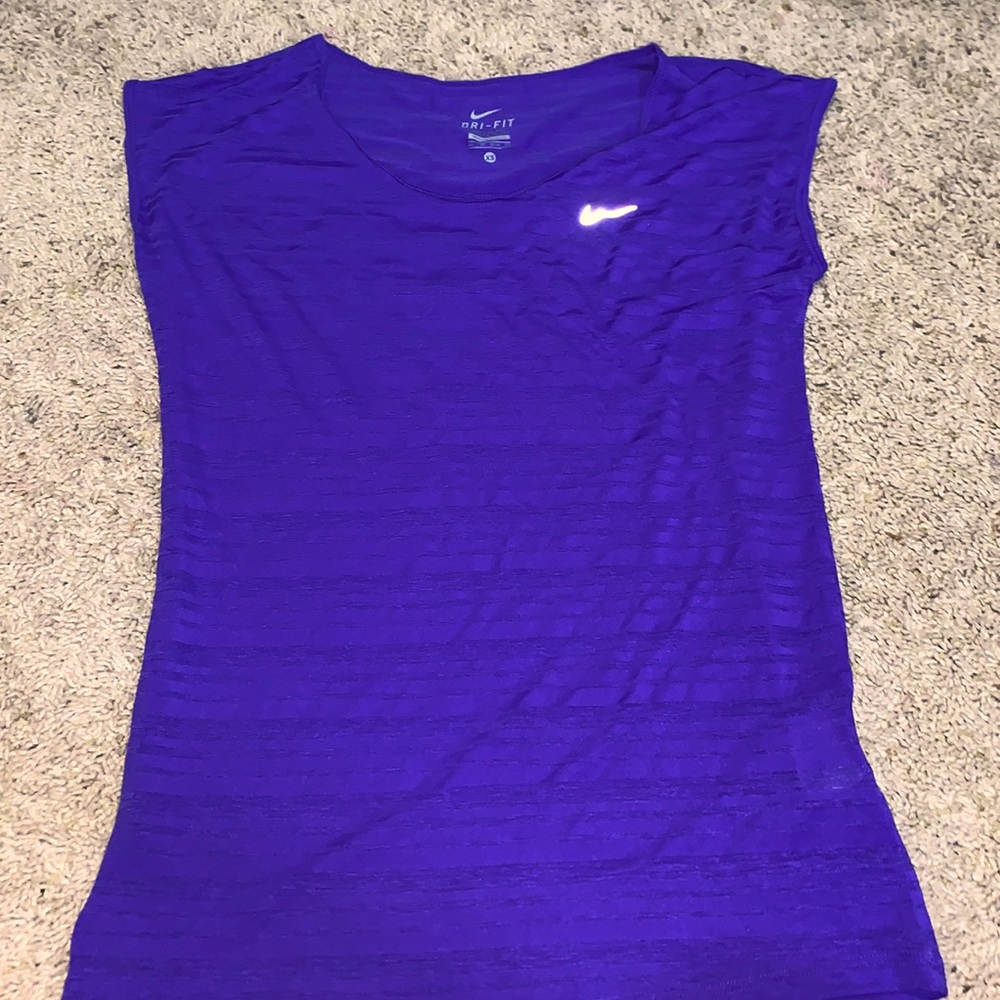 CUTE DRI FIT NIKE TOP SIZE XS PERFECT CONDITION